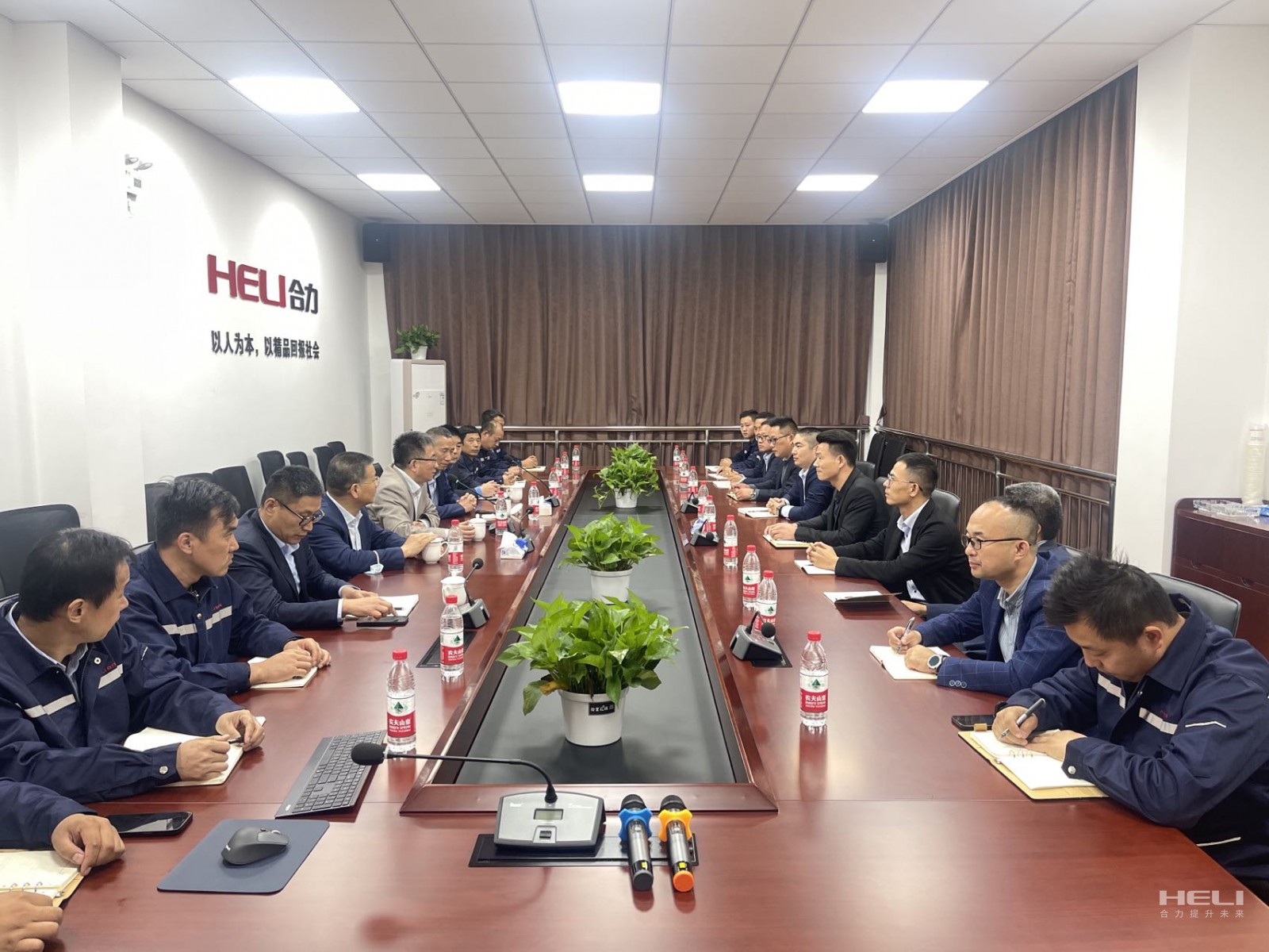 与上：：evictor伟德官网昆山、、、嘉定分公司员工交流座谈.jpg